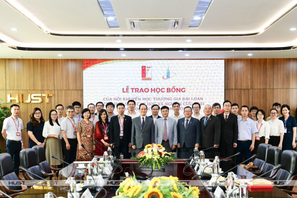 Lần đầu tiên, Hội Khuyến học thương gia Đài Loan trao học bổng cho 17 học viên sau đại học của Nhà cái uy tín io
