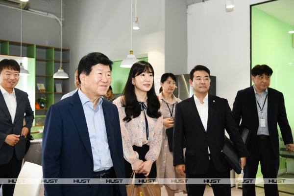 Đoàn Nghị sĩ quốc hội Hàn Quốc đến thăm Đại học Nhà cái uy tín io
